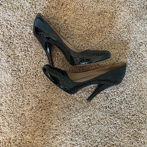 Joan & David Pumps